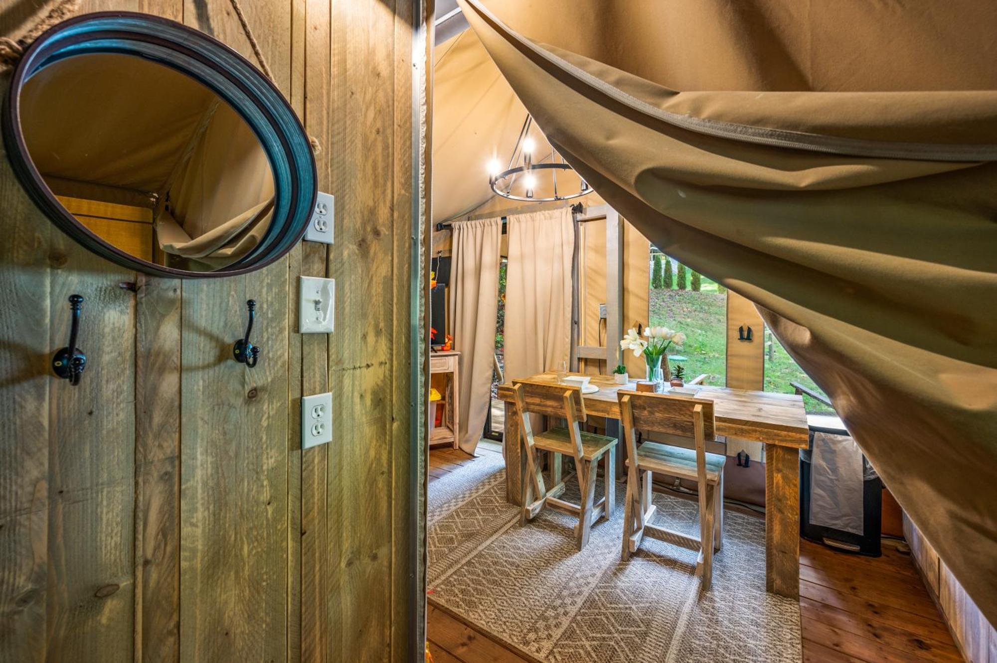 Hotel Firefly Season Glamping Sevierville Exterior foto
