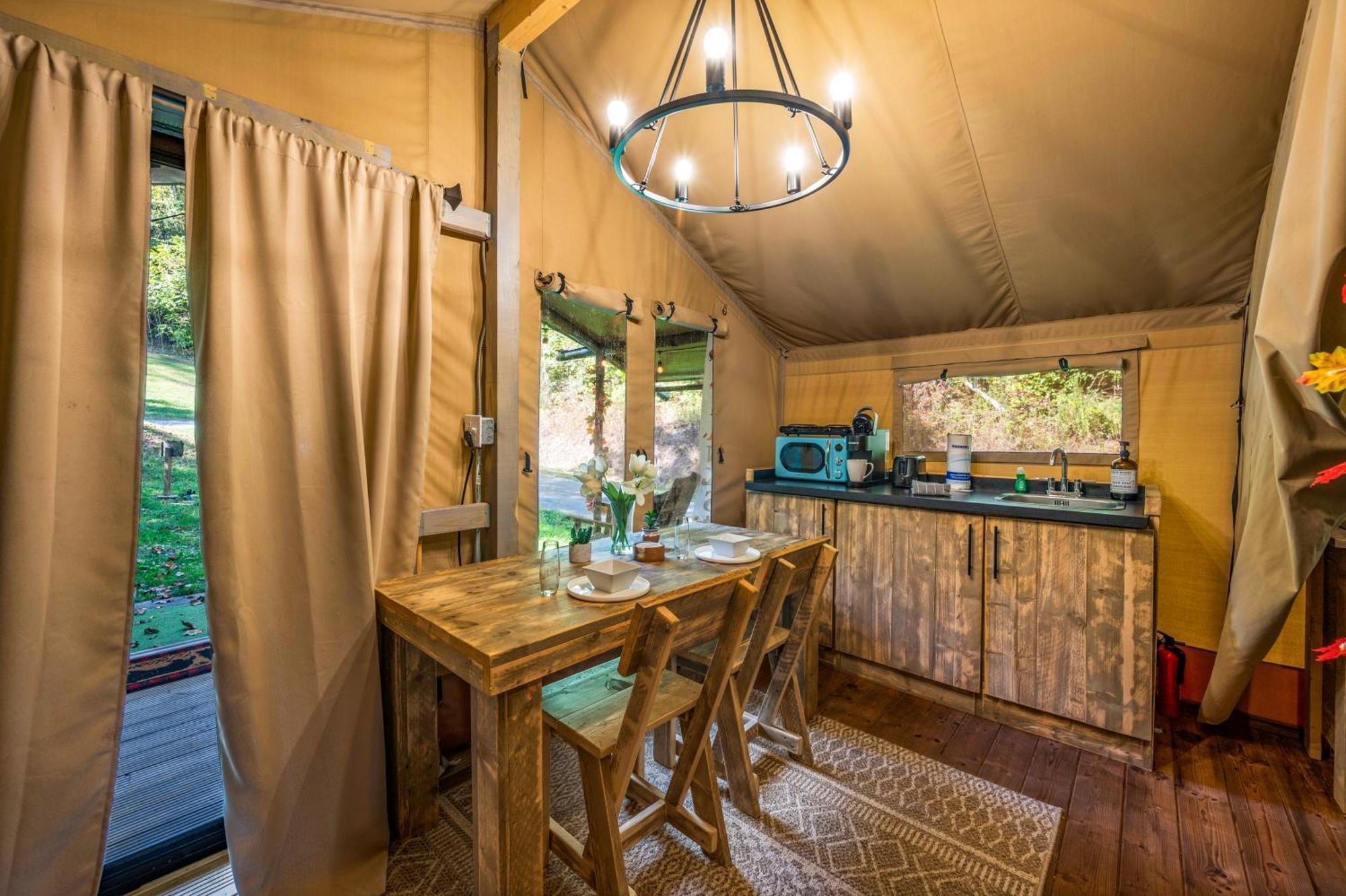 Hotel Firefly Season Glamping Sevierville Exterior foto