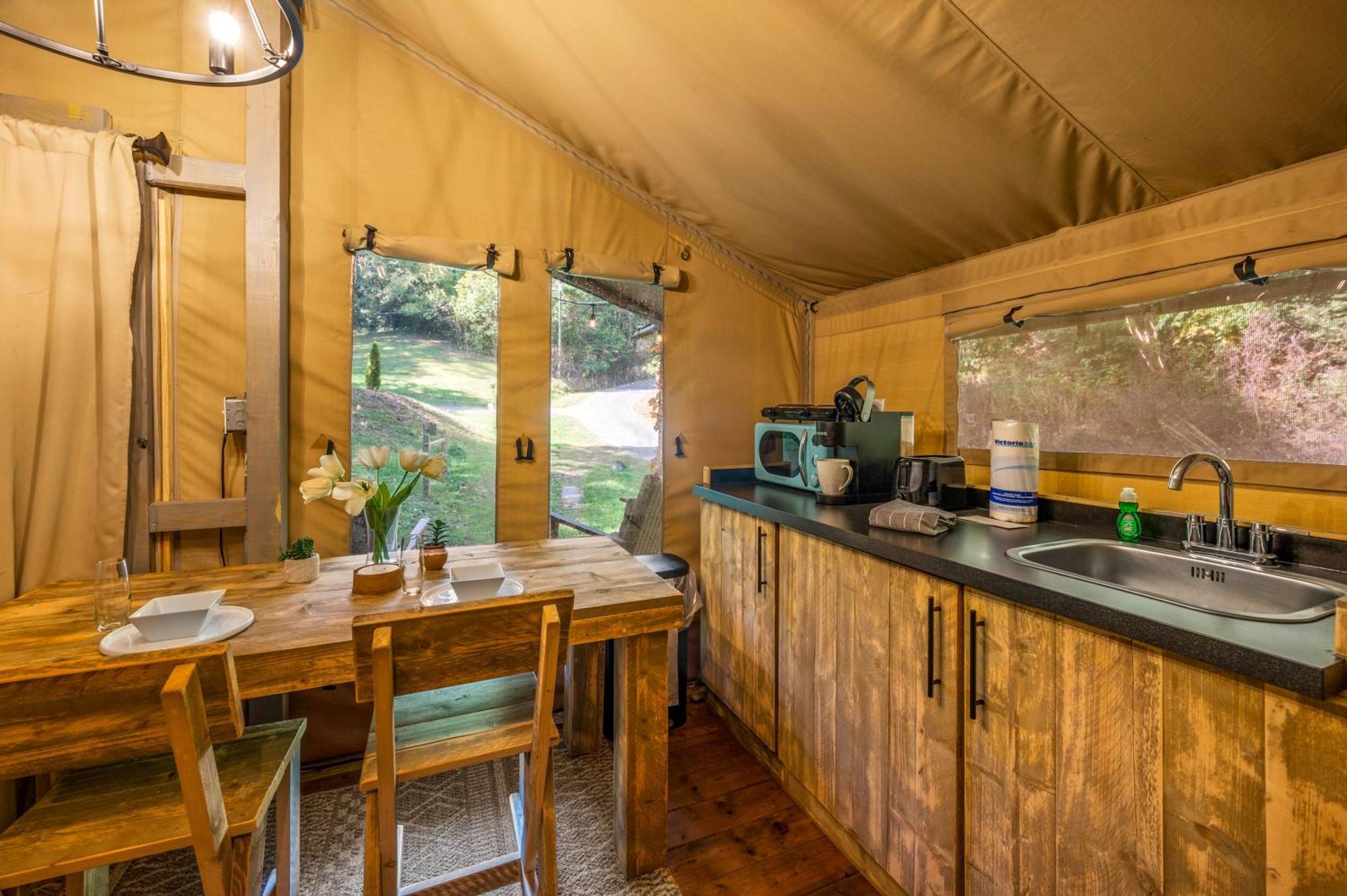 Hotel Firefly Season Glamping Sevierville Exterior foto
