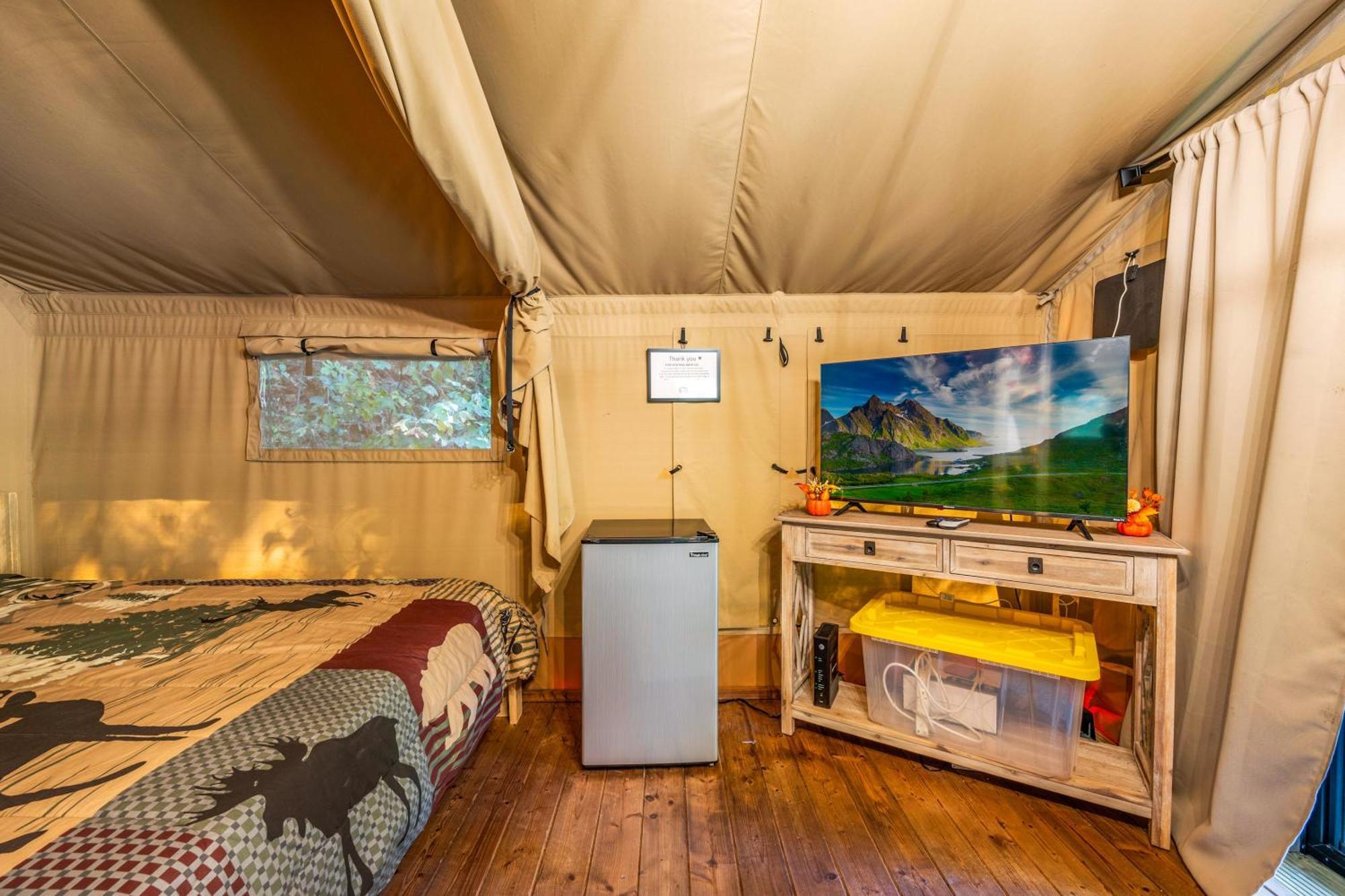 Hotel Firefly Season Glamping Sevierville Exterior foto